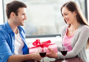 Радость дарения или наслаждение получения: что приносит больше удовлетворения - дарить или получать подарки?