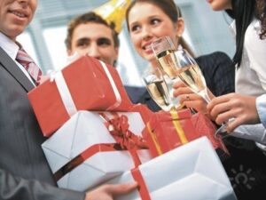 Этикет подарков: как правильно принимать и оценивать презенты