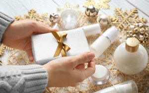 Идеальные подарки на Новый год: бьюти-средства, доступные каждому бюджету