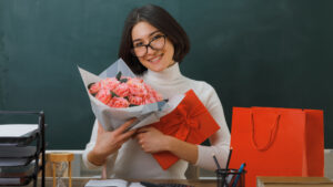 Идеальные подарки для учителя: как порадовать своего наставника?